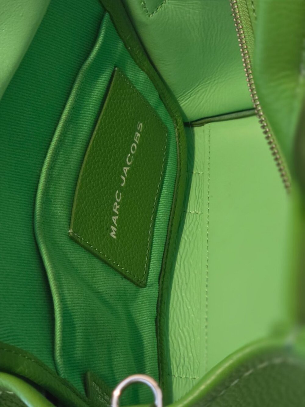 Marc Jacobs Small Leather Green Tote Crossbody w/ Matching Wallet & Tote Charm - Picture 8 of 17
